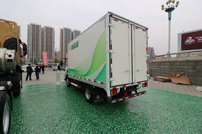 新能源時代，看我的！乘龍L2 EV輕卡躍市而來，引領城市配送新變革